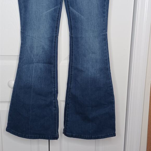 Suzanne Betro Denim Lorne Pull On Flare Jeans NWT Sz 8 - Picture 5 of 11